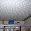 Deckenvertäfelung: Esche weiß diagonal verlegt mit einer 20 cm breiten Einfassung Esche silbergrau